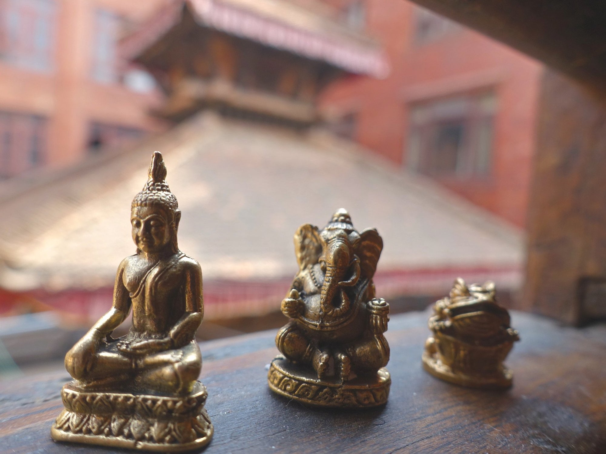 Mini Meditating Buddha (with Brass Idol Set)